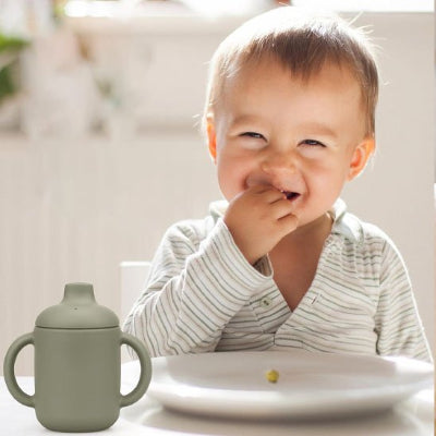 verre bebe enfant qui rit